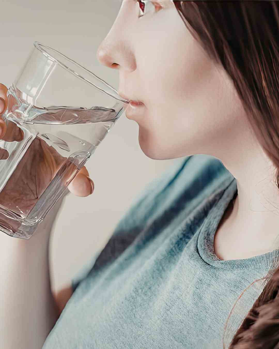 Pitje vode kot podpora zdravju sečil in hidraciji telesa